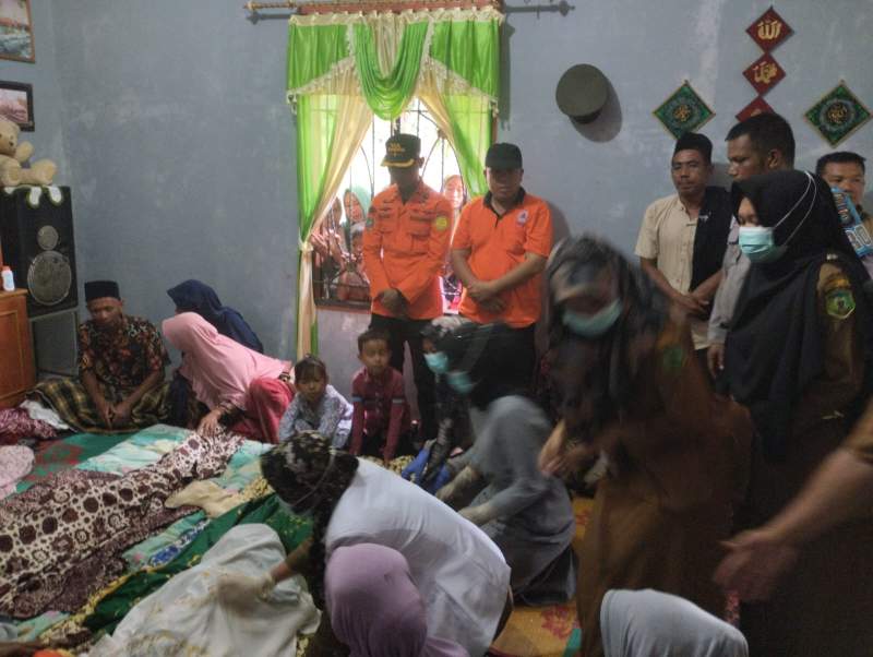 Unit SAR Madina evakuasi bocah hanyut di sungai Barumun.
