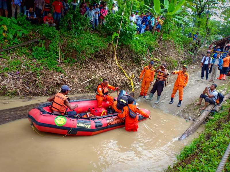 28 Selamat, Satu Belum Ditemukan Korban Terbaliknya Perahu Eretan