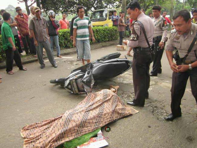 Kecelakaan di Jalan Graha Raya Perigi, Minggu (2/3)