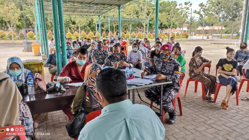 Lanal TBA laksanakan Serbuan Vaksin Nasional  Covid 19 di Singapore Land