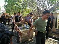 Menjelang Bulan Puasa Polres Serang Kota Bersama Dandim 0602 Lakukan Bersih Bersih Dimasjid.