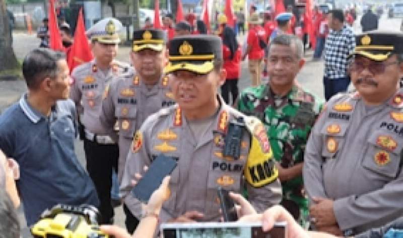 Ratusan Aparat Keamanan Kawal Buruh Peringati May Day