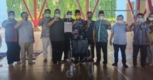 Penyandang Disabilitas di Cilegon Dapat Alat Bantu