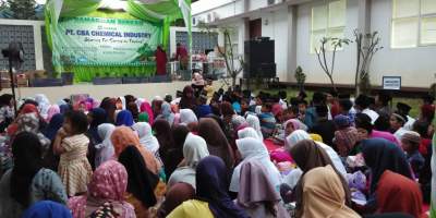 Ratusan Anak Yatim Piatu&nbsp;di Tiga Desa Diberi&nbsp;Uang Saku dan Paket Sembako