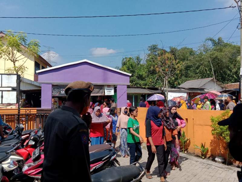 Pertanyakan BLT Dana Desa, Sejumlah Ema Ema Geruduk Datangi Desa Pabuaran