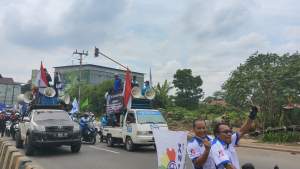Tuntut Upah, Ratusan Buruh Tangerang Menggelar Aksi Demo