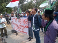 HMI saat aksi depan kantor Imigrasi Tangerang