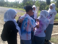 Walaupun Dilarang, Aksi Corat-Coret Baju Marak