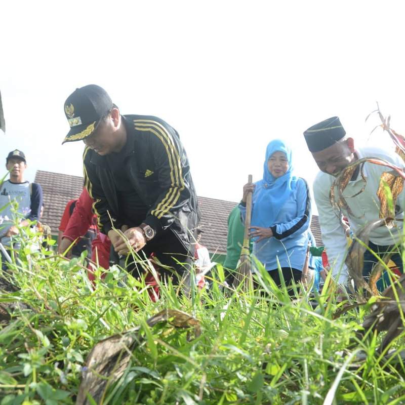 Sadar Lingkungan, Subdari Usuludin Ajak Masyarakat Bersihkan Sampah