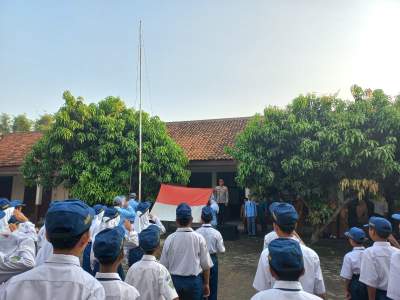 Kapolsek Cikupa Jadi Pembina Upacara di SMAS Nurul Hidayah, Tekankan Disiplin dan Bahaya Narkoba