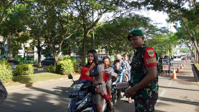 Jelang Buka Puasa, Kodim 0510/Tigaraksa Bagikan Takjil