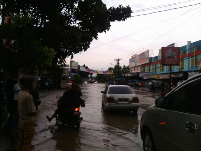Warga Menilai Pemerintah Kurang Perhatian Pada Pembangunan Infrastruktur