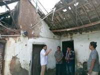 Tinjau Rumah Nyaris Roboh, Imam Ghozali : Kita akan Ajukan Program Rutilahu