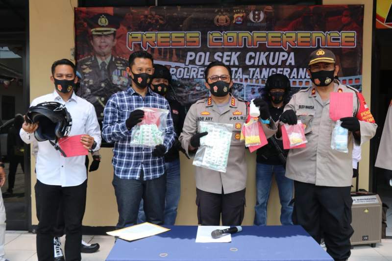 Polresta Tangerang Grebek Toko Penjual Tramadol dan Excimer