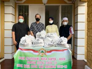 FSWB Berikan Bantuan Paket Sembako Bagi Masyakat Terdampak Pandemi Covid 19