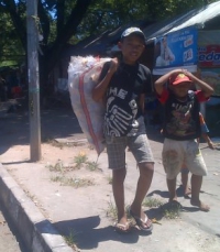 Sosok Dipa dan adiknya harus berjuang hidup disaat anak-anak sebaya bersekolah dan bermain