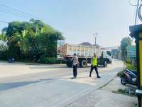 Tindaklanjuti Keluhan Warga, Polsek Maja Stop Truk Tanah