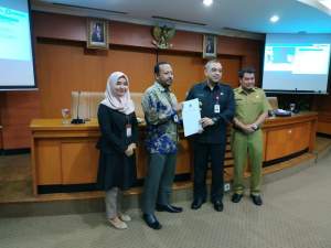 Bupati tangerang Ahmed Zaki Iskandar bersama Kepala Ombudsman RI Perwakilan Provinsi Banten Dedy Irsan dan tim.