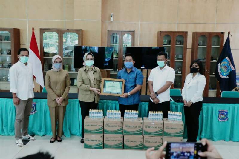 HIPMI Tangsel Serahkan Bantuan 2000 Hand Sanitizer Ke Pemkot
