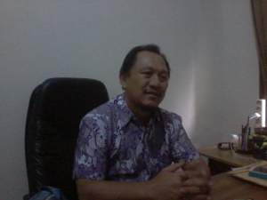 Pejabat Pembuat Komitmen (PPK) Proyek jalanTol Serang-Panimbang Temmy Saputra Dikantornya Jum'at (17/01/2020).