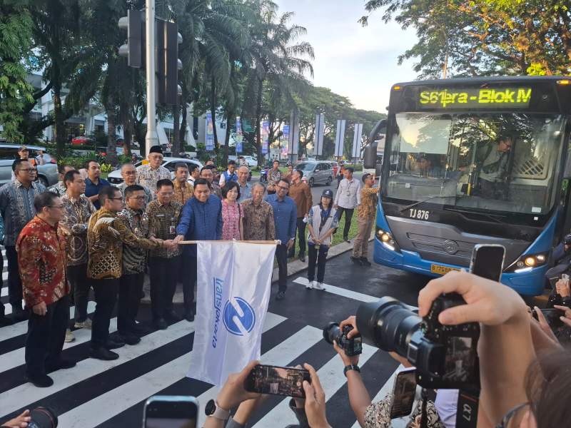 Gubernur Banten Andra Soni Lepas Keberangkatan Perdana Transjabodetabek Blok M – Alam Sutera