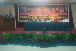 Bawalkot saat memaparkan visi misi didepan panelis dan ranting (14/6)