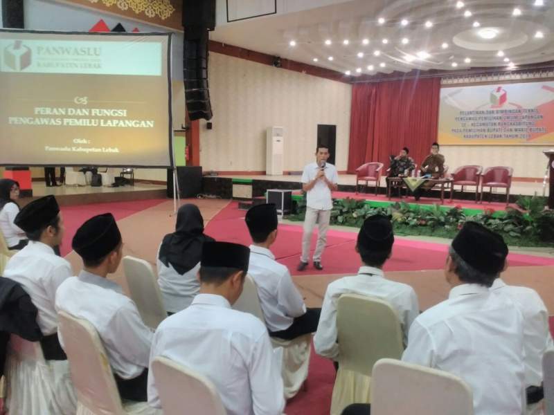 Pelantikan dan Bimbingan Teknis Pengawas Pemilihan Umum Lapangan se-Kecamatan Rangkasbitung, Lebak.