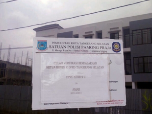 Segel Pol PP yang ditutupi pernyataan verifikasi Ketua Komisi C DPRD, Amar