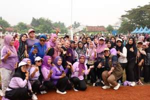 Intan Senam Sehat Bersama Warga Kemiri