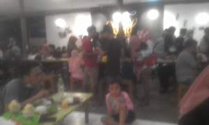 Suasana pengunjung di Central Durian Cisoka, kabupaten Tangerang.