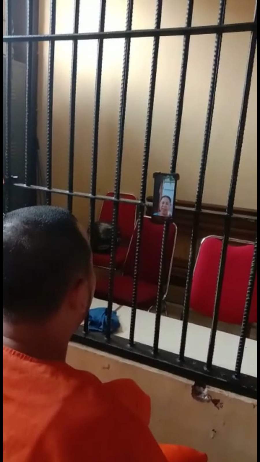 Jam Bezuk Ditiadakan, Tahanan Berkesempatan Video Call