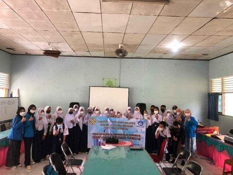 Peran Siswa Menengah Dalam Mendukung Ekonomi Kreatif Berbasis Teknologi