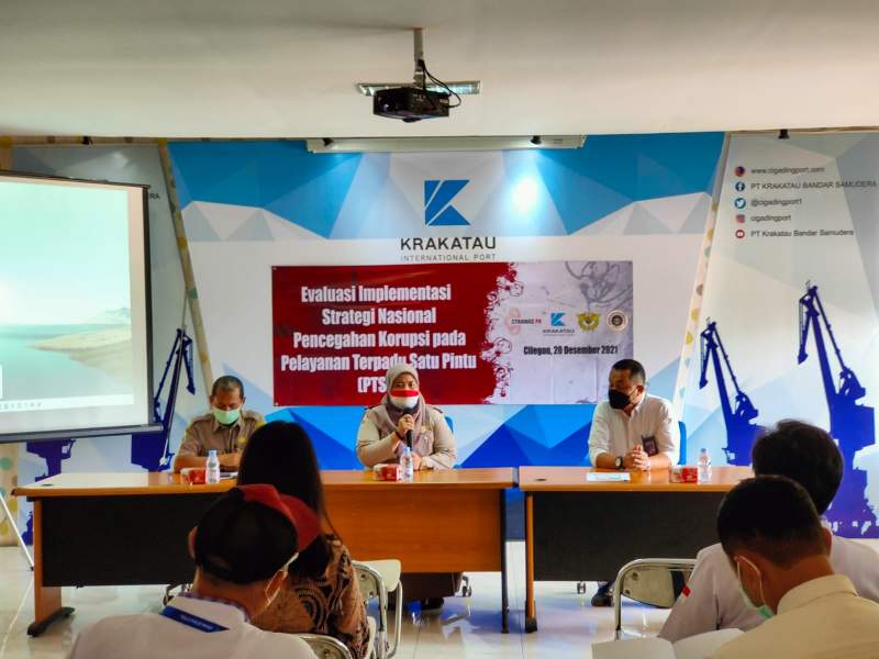 Suasana kegiatan Evaluasi Implementasi Strategi Nasional Pencegahan Korupsi pada PTSP di Krakatau International Port (KIP), Senin (20/12/2021).