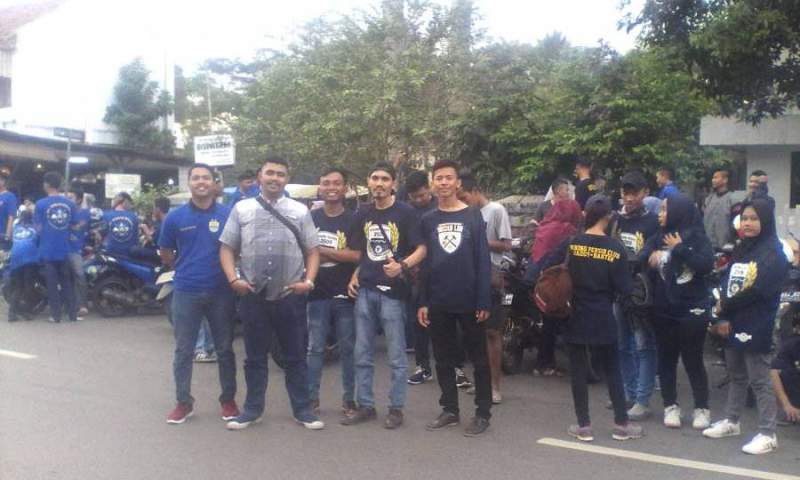 Viking Baduy Bukber dan Bagikan Takjil