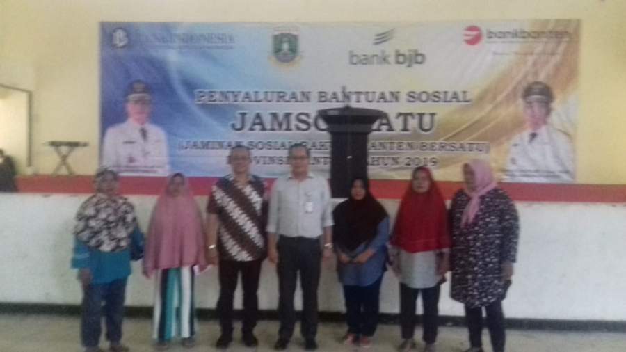 Dinsos Banten Salurkan Bantuan Sosial Penerima Jamsosratu