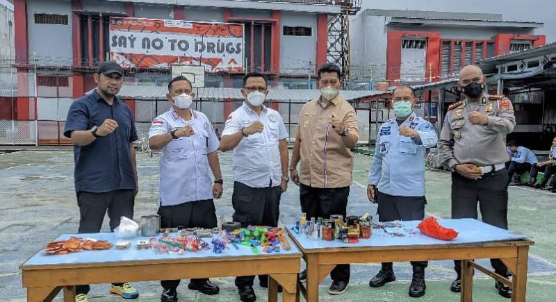 Kemenkumham Babel bersama BNNP Gelar Giat Bersih di Lapas Klas IIA Narkotika
