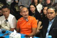 Menteri Pariwisata dan Ekonomi Kreatif, Sandiaga S. Uno, bersama lawyer Hotman Paris Hutapea, saat diskusi ringan di Kelapa Gading, Jakarta Utara, Sabtu (10/12/2022).