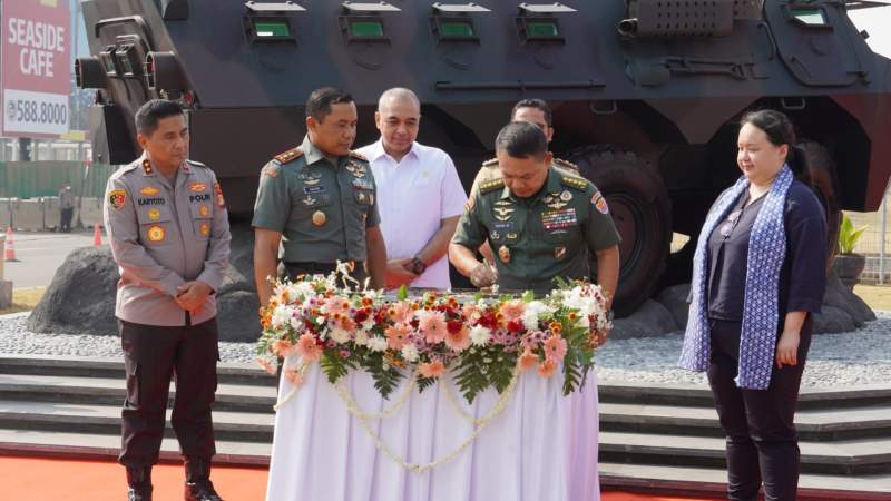 Zaki Hadiri Peresmian Tugu Panser Anoa di PIK 2 Kosambi