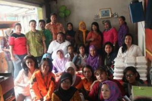 Serpong- Panitia Turnamen Voli " Berdikari Cup I" tahun2013,fhoto bersama usai tehnical meeting di Serpong, Kamis (21/11)DT