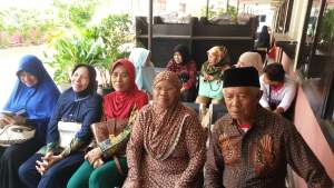 Korban penipuan jamaah umrah oleh oknum Kepsek SD di Karawaci, Kota Tangerang.