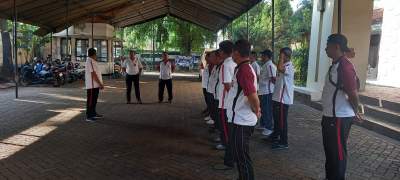 Polsek Panongan Bersih - bersih Tempat Ibadah