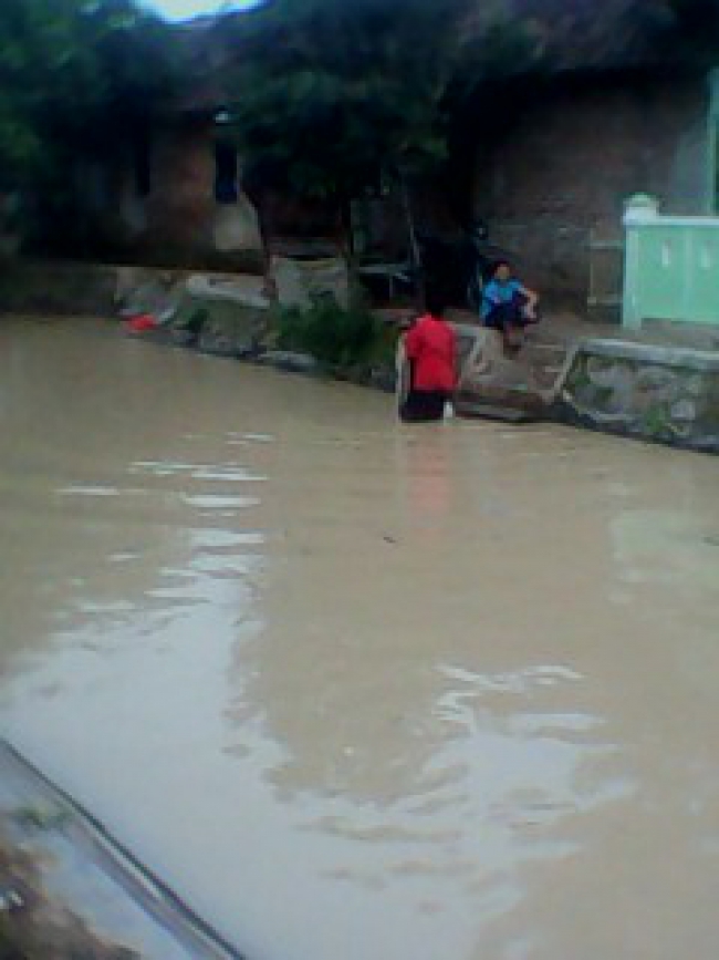 Warga Keluhkan Sungai Cibanten Kembali Keruh
