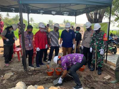 Camat Mauk Lakukan Peletakan Batu Pertama Rumah Korban Kebakaran di Kedung Dalem