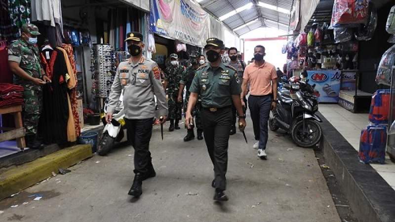 Dandim 0510/Trs Bersama Kapolresta Tangerang Sidak Minyak Goreng