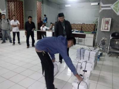Pengembalian berkas  dukungan KTP calon perseorangan Pilkada Lebak. 