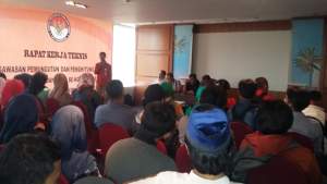 panwaslu kota tangerang ketika membeikan arahan kepada petugas PTPS