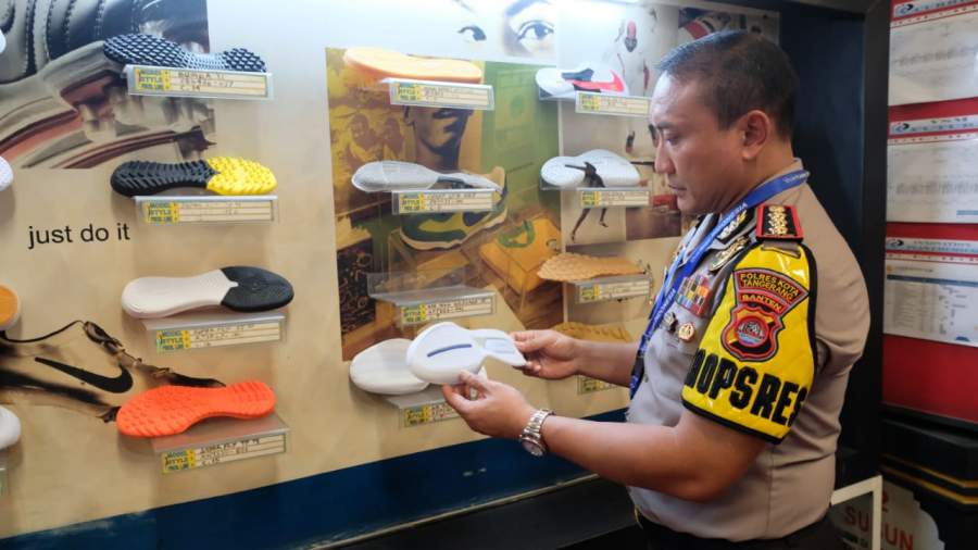 Viral Desain Sepatu Dianggap Mirip Lafaz Allah, Kapolresta Tangerang Datangi PT Adis