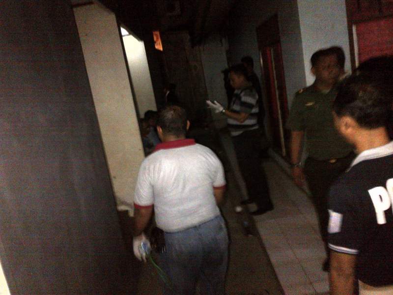 TKP pembunuhan bos mie ayam di di Gg.Kartini Rt 04/08 No 9,Kelurahan Cipondoh,Kecamatan Cipondoh, Kota Tangerang. 