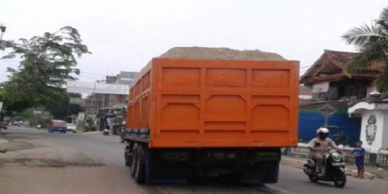 Truk over tonase di Lebak.