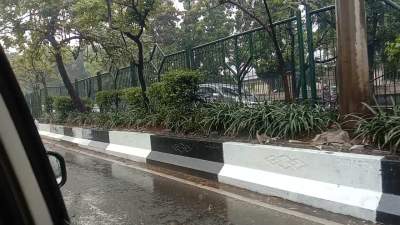 Proyek Pengecatan Median Jalan di Cikokol Picu Kemacetan Panjang